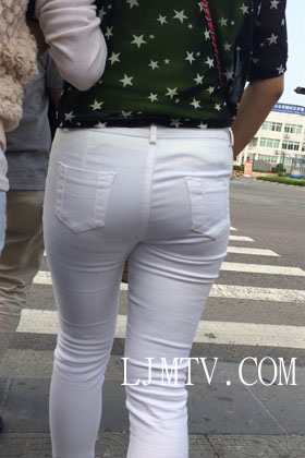 小龙大师精品街拍系列合集-超紧包臀白裤少妇