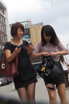 大忽悠街拍大忽悠强制摸黑丝丰满骚妇丝袜腿和上公交肉丝CD大忽悠强制摸黑丝丰满骚妇丝袜腿和上公交肉丝CD2