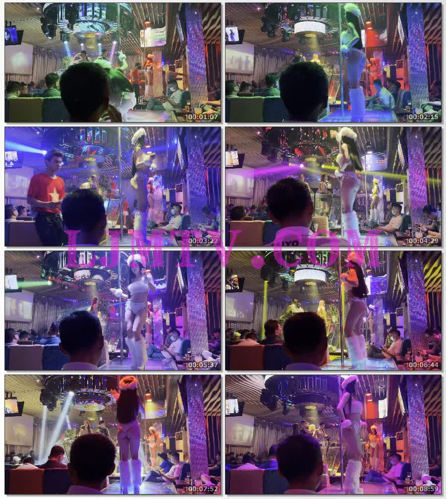 白色毛绒帽子毛绒裹胸毛绒皮靴的白色热裤美腿女孩-4K视频