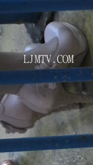 街拍大师小胡小斐高清拍摄高跟丝袜-aMVI_2358