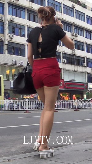 麋小鹿大师2013-2014街拍视频合集3-性感红色热裤长腿少妇-02