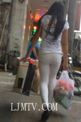 小龙大师精品街拍系列合集-性感翘臀蓝裤小妹-03
