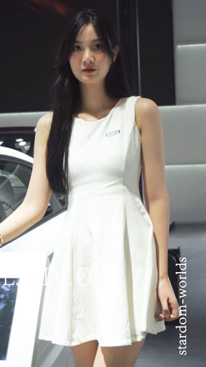 autoshow2021东莞国际车展-13清纯系美女车模モーターショーModelShow