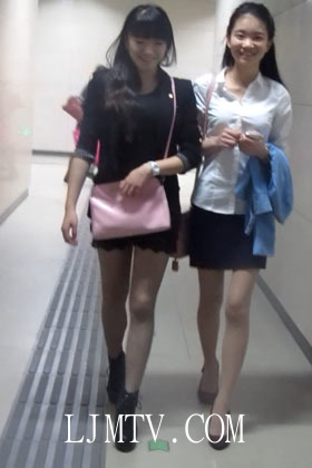大忽悠买丝袜2013.11.8【成功案例第162弹】161弹美女忽悠制服肉丝OL清纯同伴过来地铁直接脱丝袜连忽悠都省了还帮忙给OL美女脱丝袜换上大忽悠给的新丝袜1 (3)(New1)