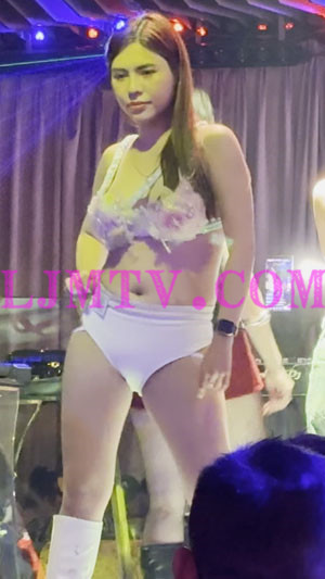中分黄发少妇花朵胸罩白色高腰裤舞台中热舞-4K视频