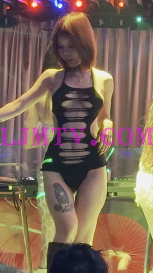 纤细身材看上去没肉的黑丝吊带镂空短裙大腿纹身短发妹-4K视频