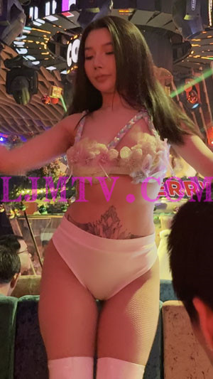 近距离感受腹部有纹身的热舞美女-4K视频