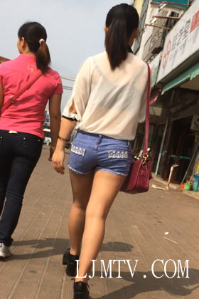 小龙大师精品街拍系列合集-牛仔热裤上身透明
