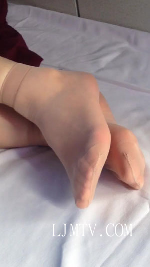 街拍大师超级白嫩玉足高清拍摄高跟丝袜-38(1)