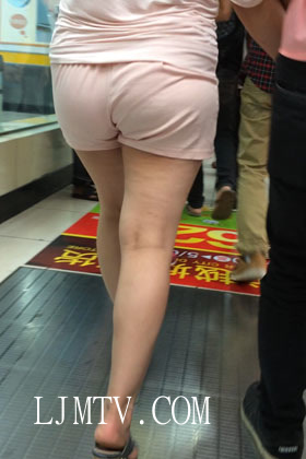 小龙大师精品街拍系列合集-呢绒热裤内痕紧