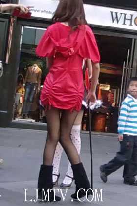 街拍客视频珍藏版丝袜美女专辑-恶魔装诱惑当街掀裙1