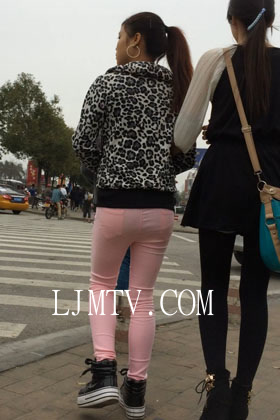 小龙大师精品街拍系列合集-少妇粉红打底包臀-01