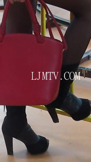 街拍大师小胡小斐高清拍摄高跟丝袜-MVI_1075