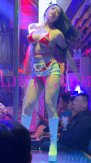 大胸长腿的红色比基尼白色大网眼网袜的白皮靴超短裙美女-4K视频