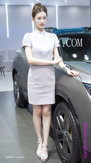 2025粤港澳大湾区车展AutoShow东风汽车美女车模晓晓RacingModel