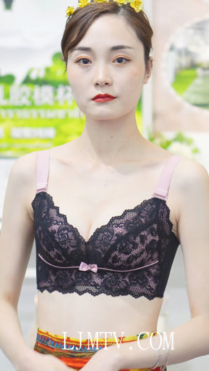 2021深圳内衣展春-68三宝乳胶性感气质美女模特内衣秀场Show下着
