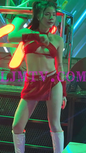 红色露沟装的白靴双马尾超短裙舞女-4K视频