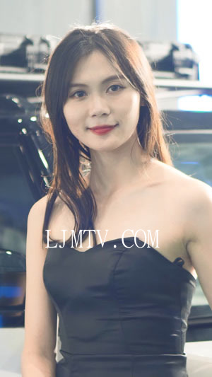 2024深圳改装车展AutoShowRacingModel模特的小虎牙很可爱美女车模37