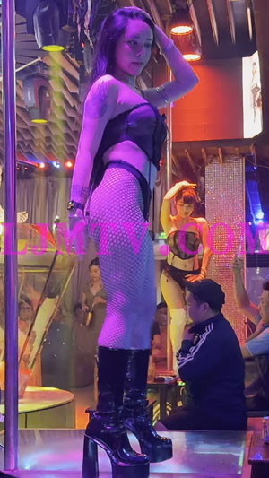 黑色渔网袜的黑靴热舞纹身舞女-4K视频
