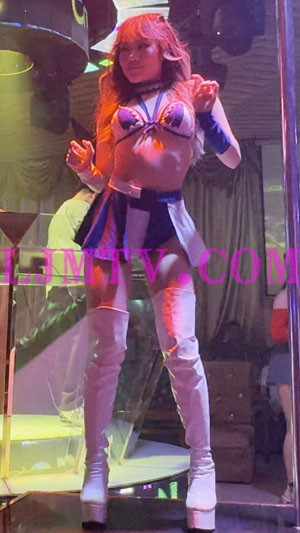 蓝白相间的超短裙白色过膝皮靴卷发舞女-4K视频
