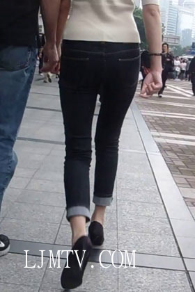 街拍客极品街拍视频JPP1-JPP217-大街上遇到老外的真空中国女友,身材真好啊