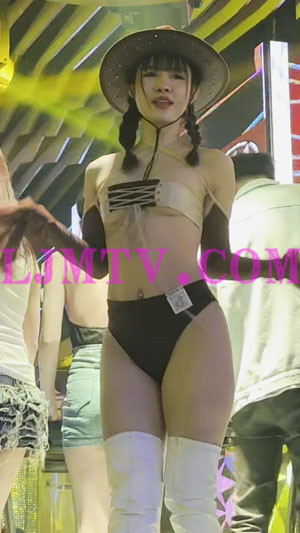 牛仔帽可爱刘海儿清纯学生妹绑带裹胸黑色三角裤细腿过膝白靴跳动-4K视频