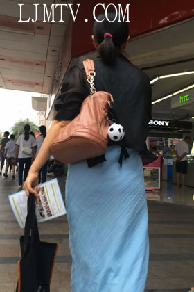 小龙大师精品街拍系列合集-贴身长裙少妇