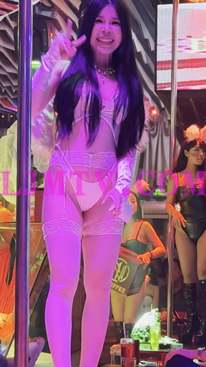 蕾丝吊带白色长筒丝袜的交叉绑带比基尼天使翅膀舞女-4K视频