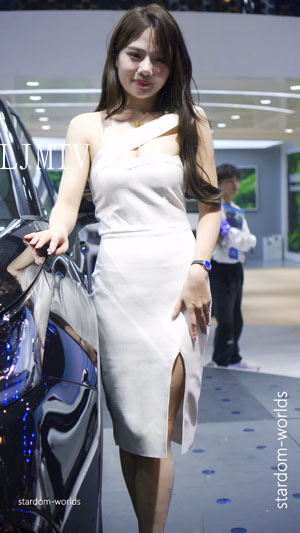 2024东莞国际车展春季有趣的车模小姐姐车展模特26AutoShowRacingModel