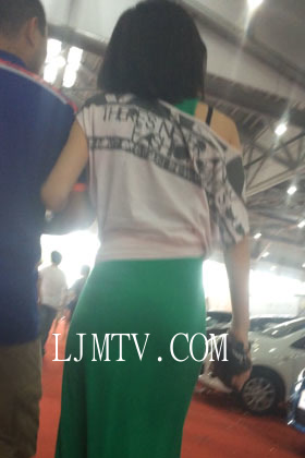 小龙大师精品街拍系列合集-绿色长裙性感少妇-06