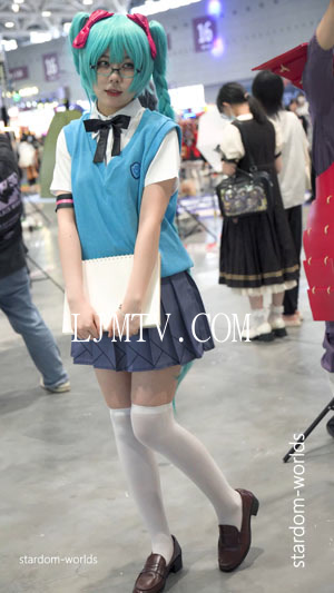初音ミクcosplay初音未来制服眼镜娘初音コスプレ2023深圳国际电玩节