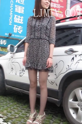 大忽悠街拍系列NO.05-178CM修长腿灰丝学生美女继续上台阶不慎走光_1