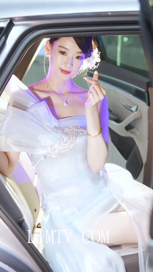 2025东莞春季车展AutoShow美女车模RacingModel69
