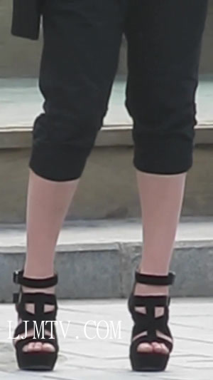 街拍大师小胡小斐高清拍摄高跟丝袜-MVI_0657