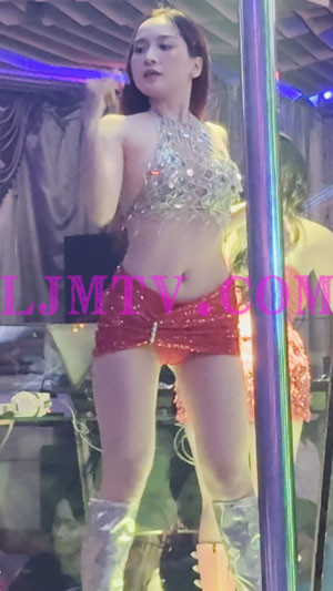 闪光吊穗裹胸的红色超短裙漏内银色皮靴气质女孩-4K视频