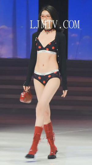 2025深圳内衣展开幕秀3美女模特内衣秀时尚走秀ModelShow下着モデル
