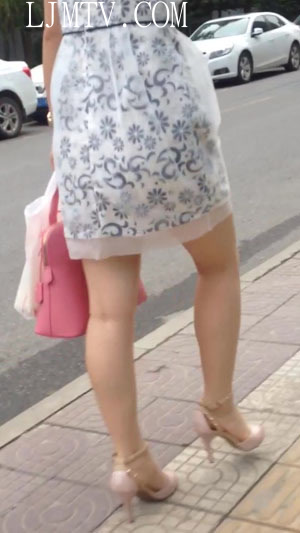 街拍大师超级白嫩玉足高清拍摄高跟丝袜-027-1(1)