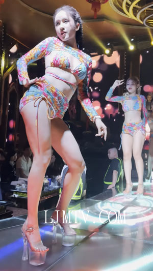 碎花绑带文胸碎花超短裙露内的大长腿水晶高跟鞋跳舞组合