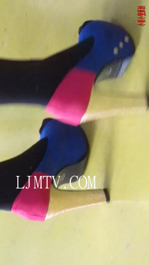 街拍大师小胡小斐高清拍摄高跟丝袜-fMVI_0067