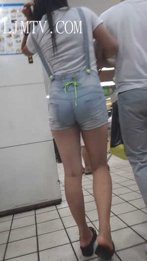 麋小鹿大师2013-2014街拍视频合集3-性感长腿小妹发育好