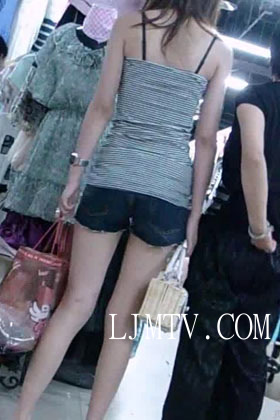 街拍客极品热裤精选120部R2乖巧的女儿模特般的身材