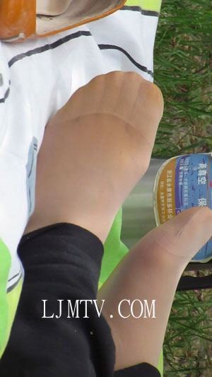 街拍大师applejuice高清拍摄高跟丝袜第5集-少妇在布单上晾晾肉色短丝脚之二丝脚与鞋