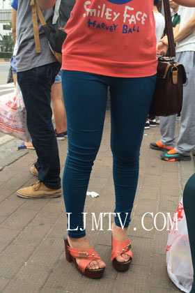 小龙大师精品街拍系列合集-黄色打底裤重口味