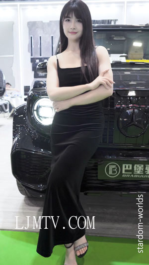 2025深圳改装车展AutoShowRacingModel美女车模熊熊-1