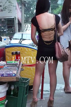 武汉汉正街的极品大腿抄底街拍第15集