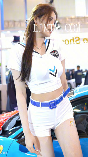 2025苏州Gtshow改装车展会美腿模特啾啾唔白色水手服马尾辫装束