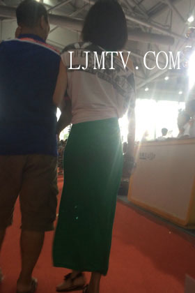小龙大师精品街拍系列合集-绿色长裙性感少妇-08