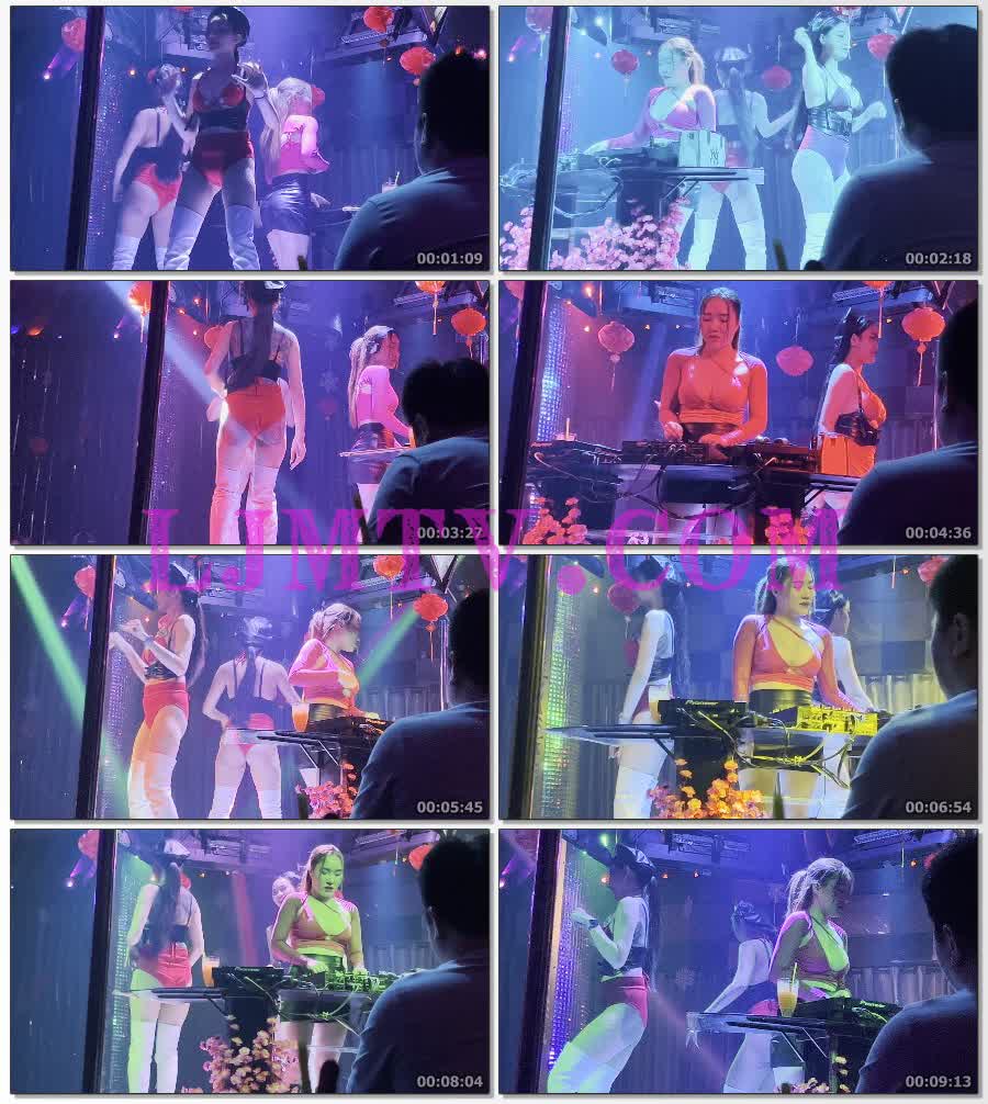 镁光灯下的刘海红唇丰满少女红色吊带奶罩束腰白皮靴热舞-4K视频