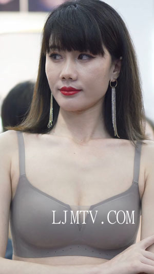 2021深圳内衣展春-74澳莱芬性感气质美女模特内衣秀场Show下着