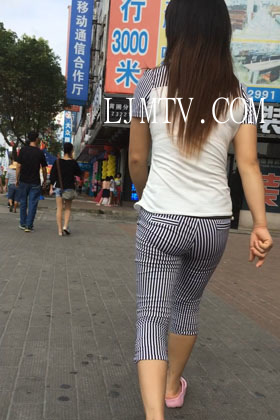 小龙大师精品街拍系列合集-紧身布裤小少妇